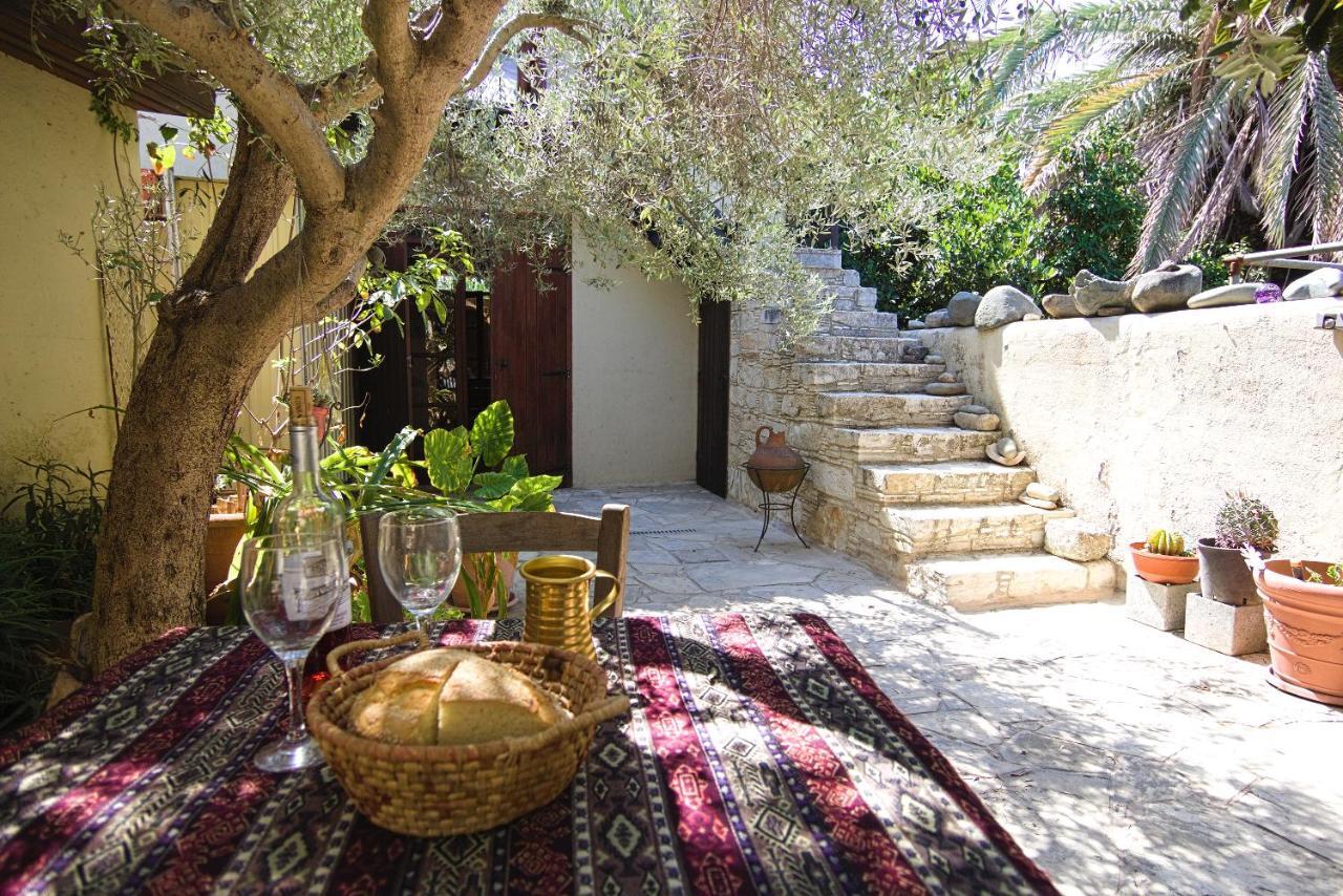 Avli-The Courtyard Hotell Nicosia Exteriör bild